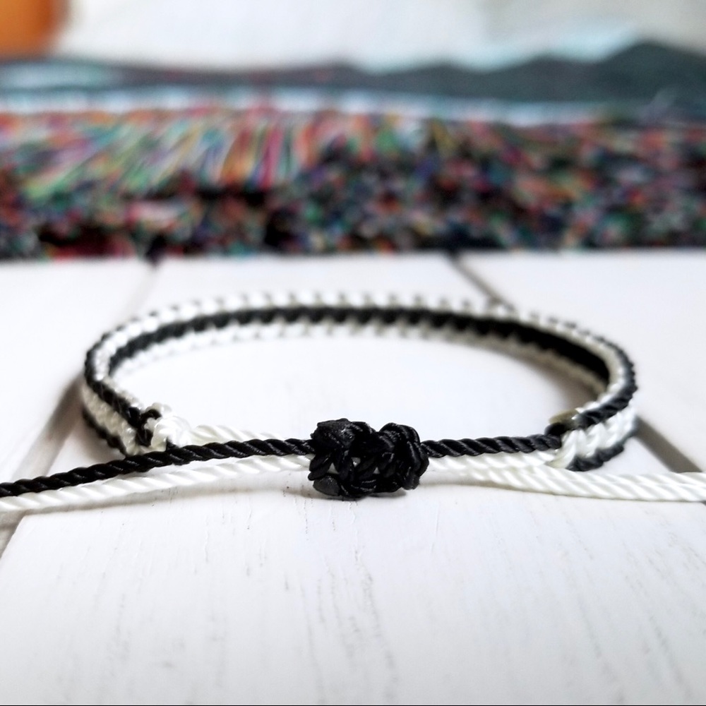 $5 BUNDLED🔮 Black & White Nylon Bracelet - Picture 2 of 2